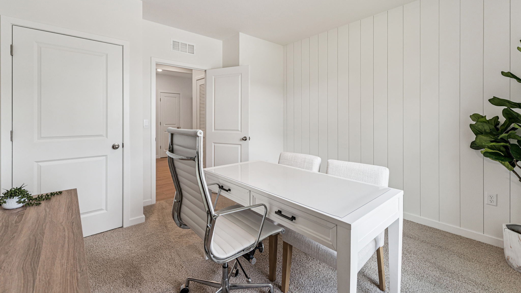Modern bathroom with double vanity, large wall mirror, cabinets and quartz countertops