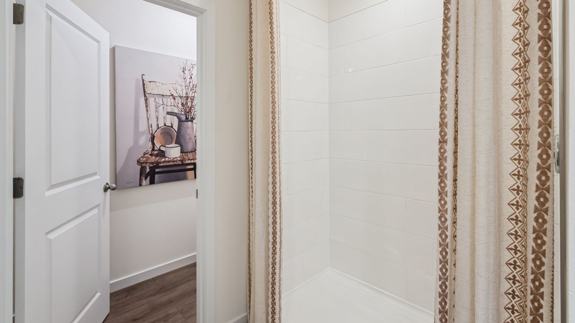 Modern bathroom with double vanity, large wall mirror, cabinets and quartz countertops