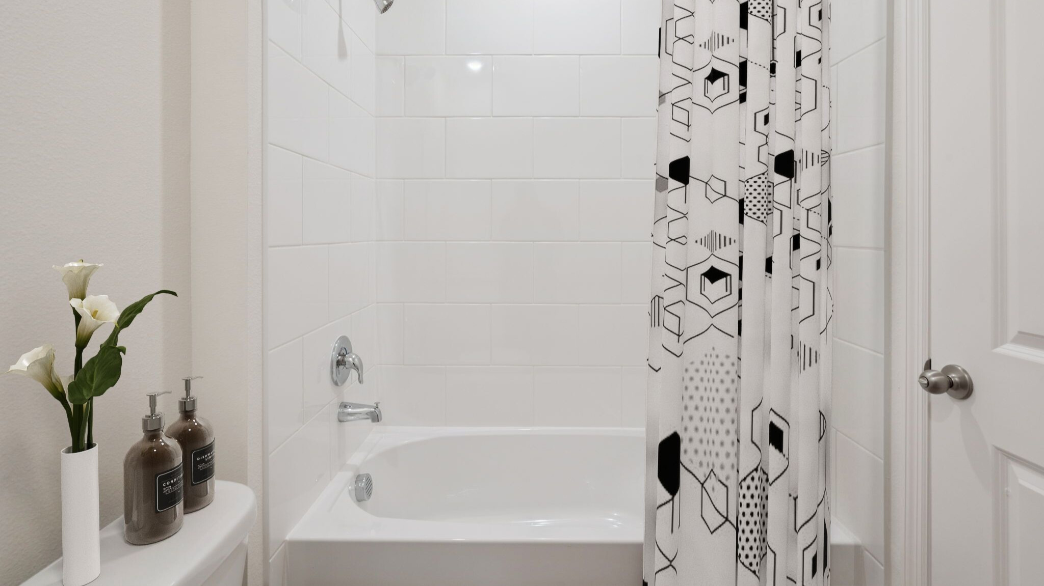 Modern bathroom with double vanity, large wall mirror, cabinets and quartz countertops
