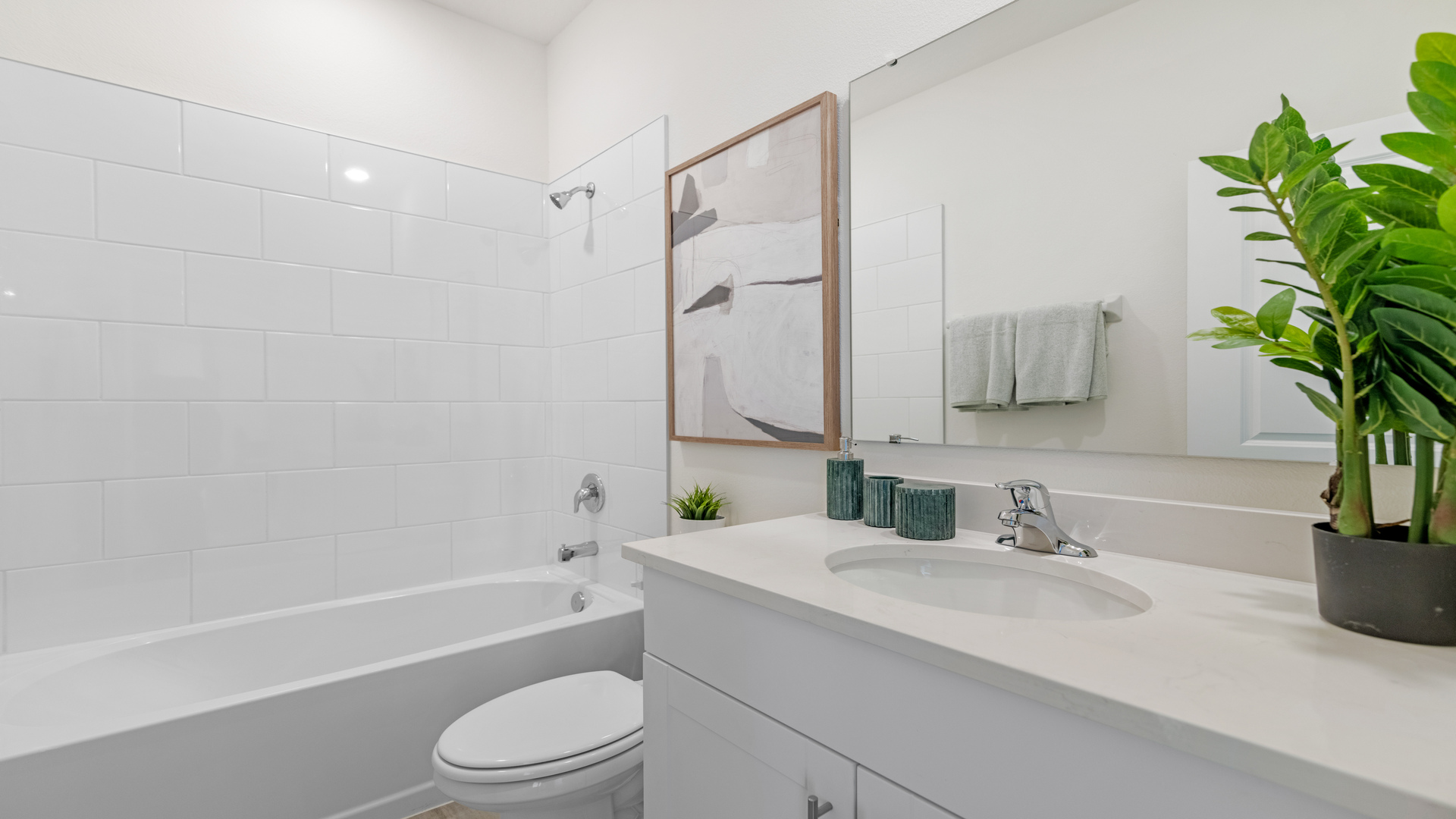 Bathroom, quartz countertops privatalavatory.