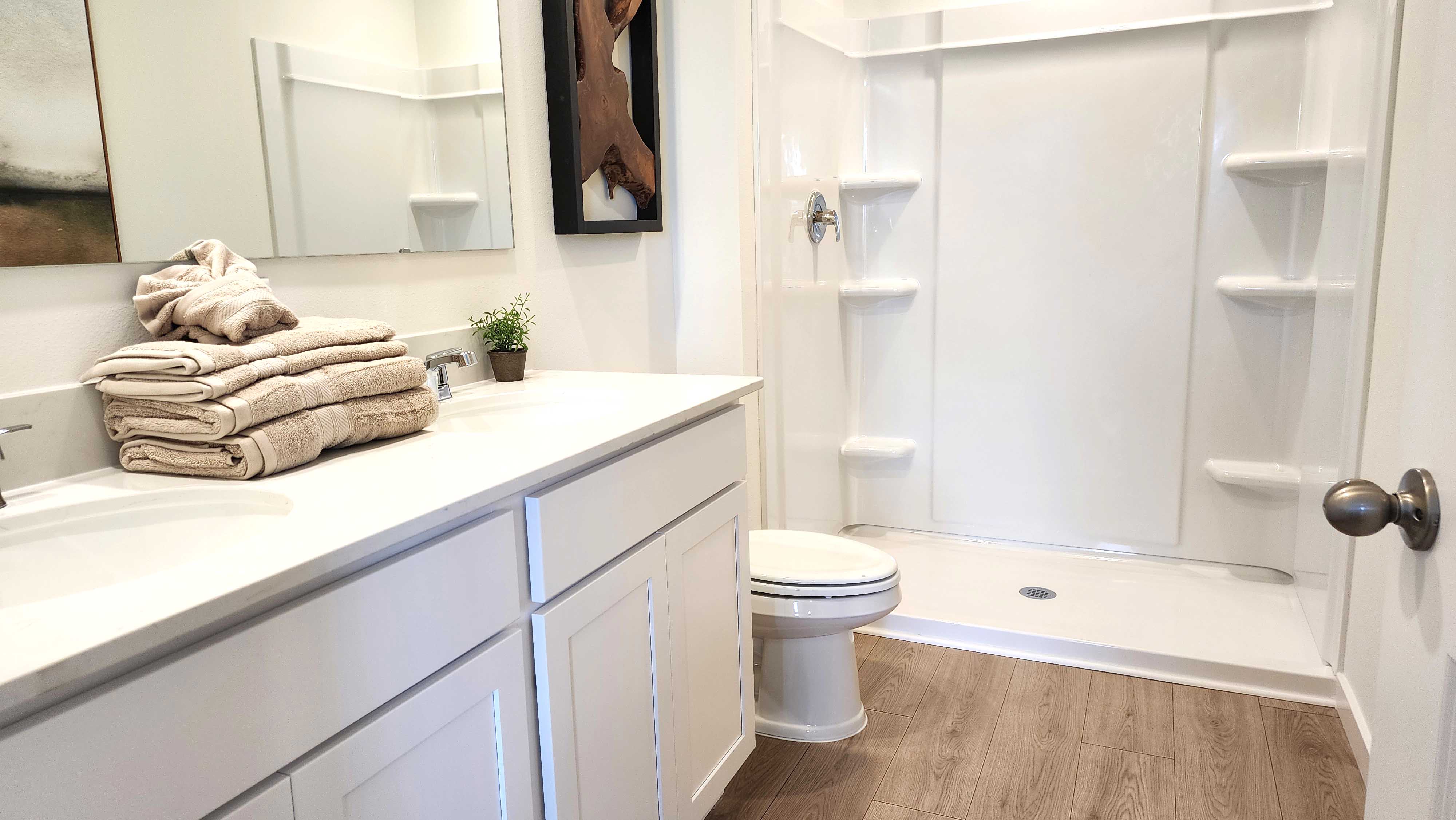 Bathroom, quartz countertops privatalavatory.