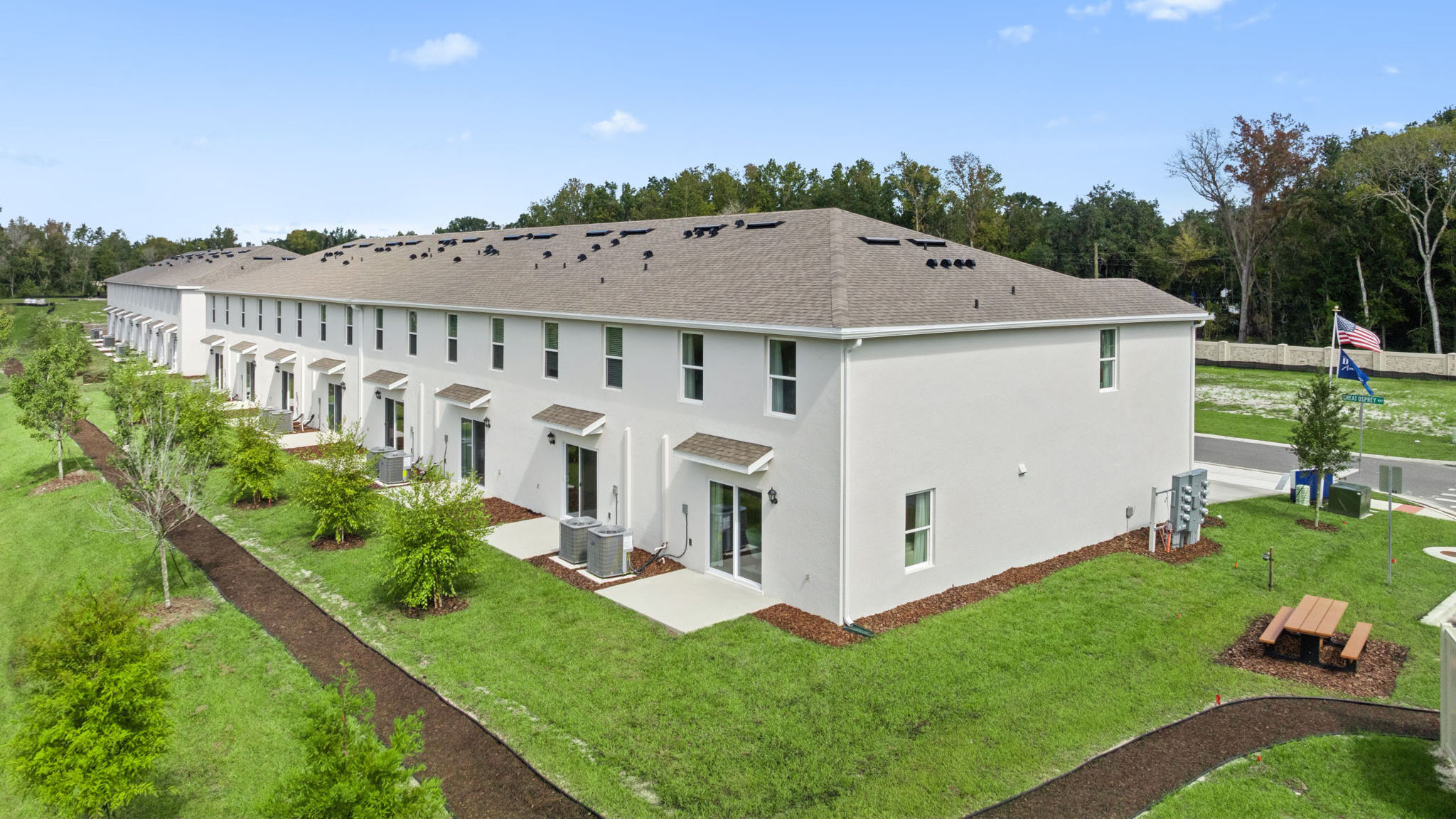 Backyard of the townhomes with picnic table