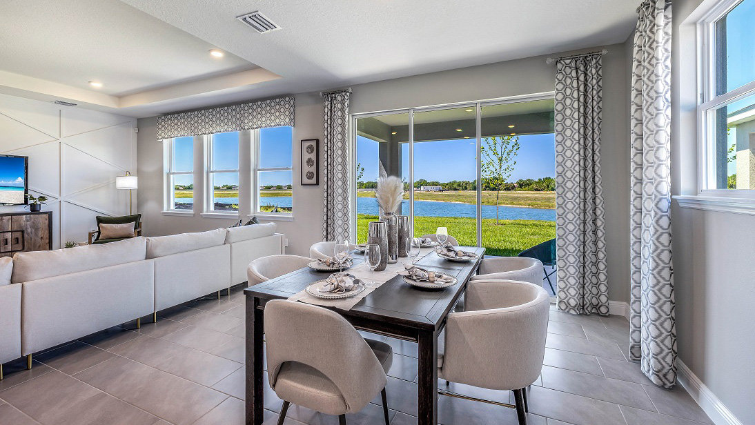 Holden dining room overlooking the outdoor covered lanai