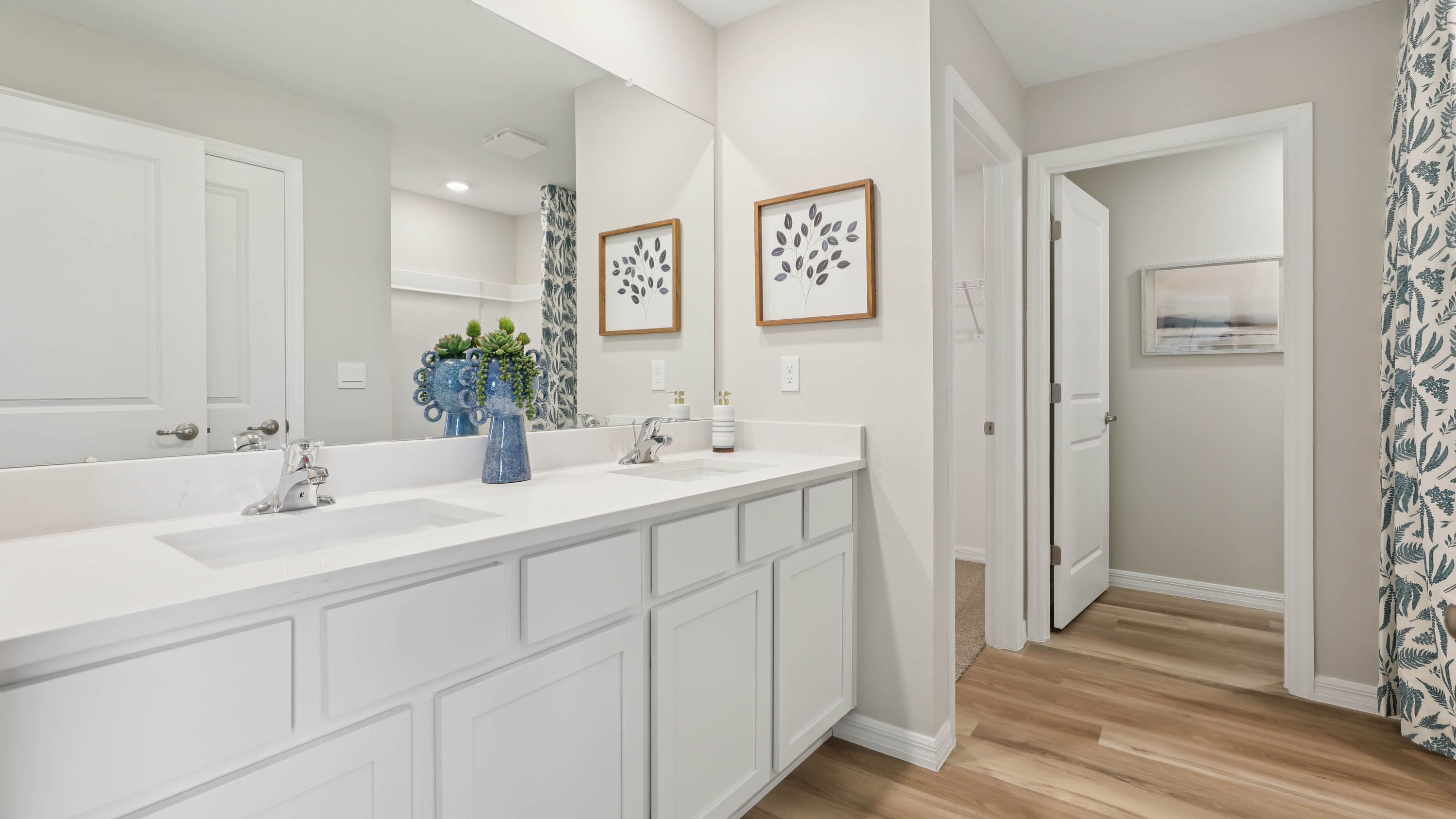 Lakeside Owners Ensuite Bathroom