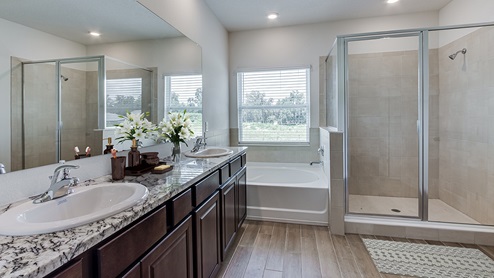 Finley Woods Coral owner's ensuite bathroom