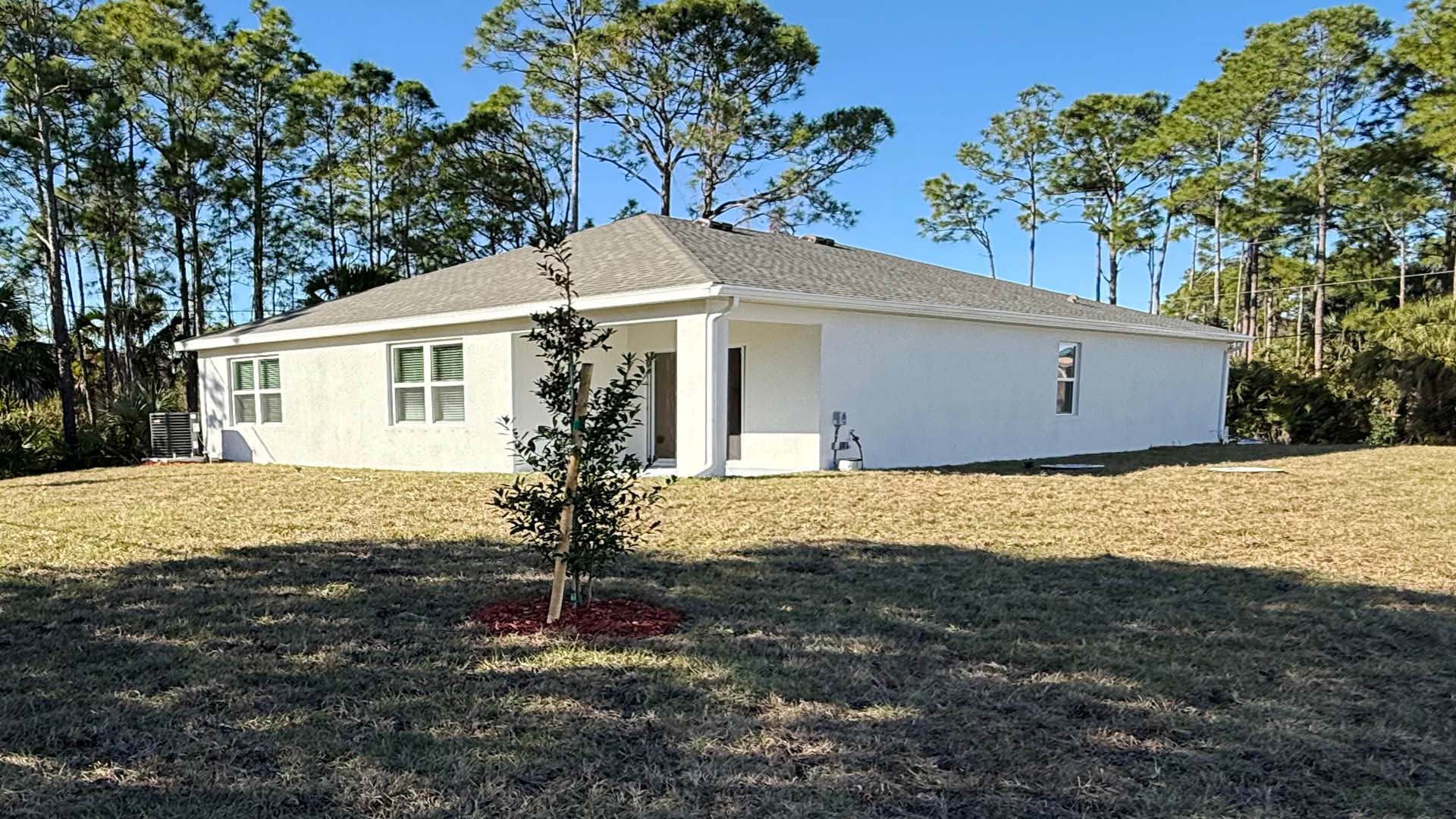 Back of home featuring large back yard.