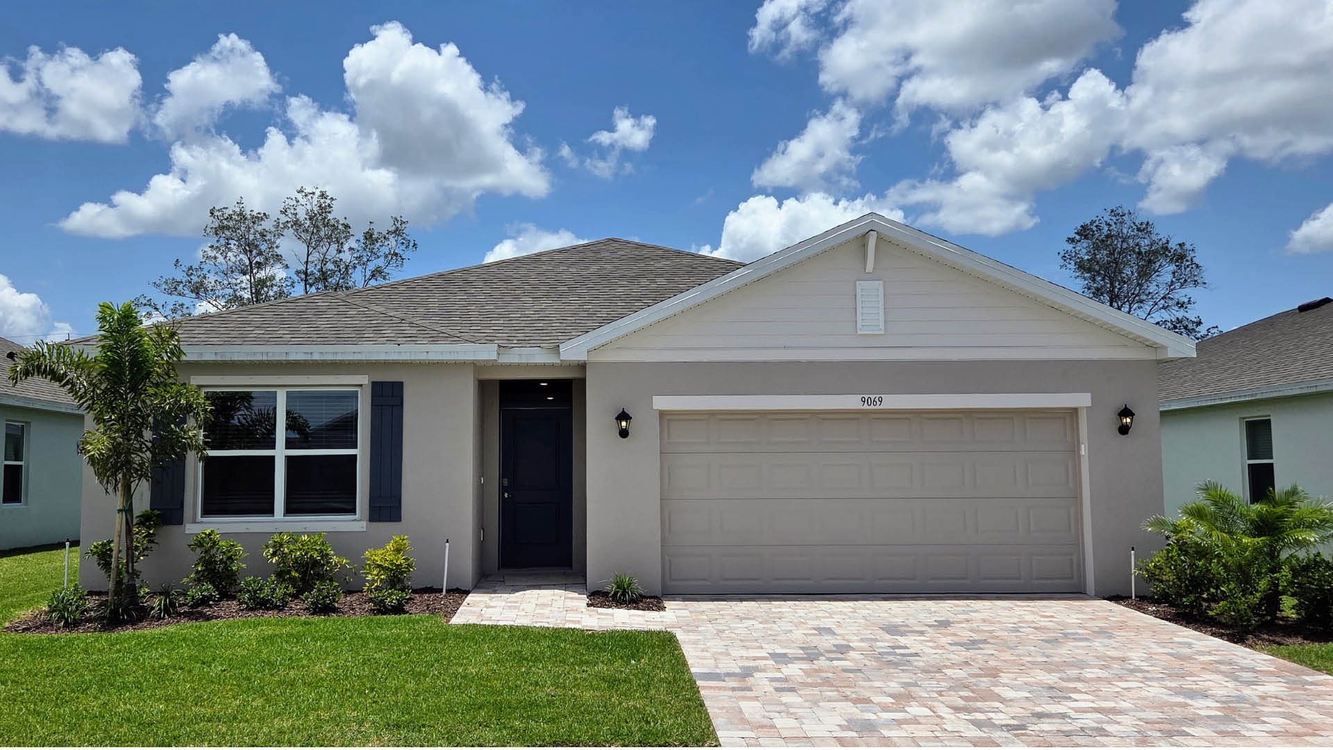 9069 Venetian Square exterior