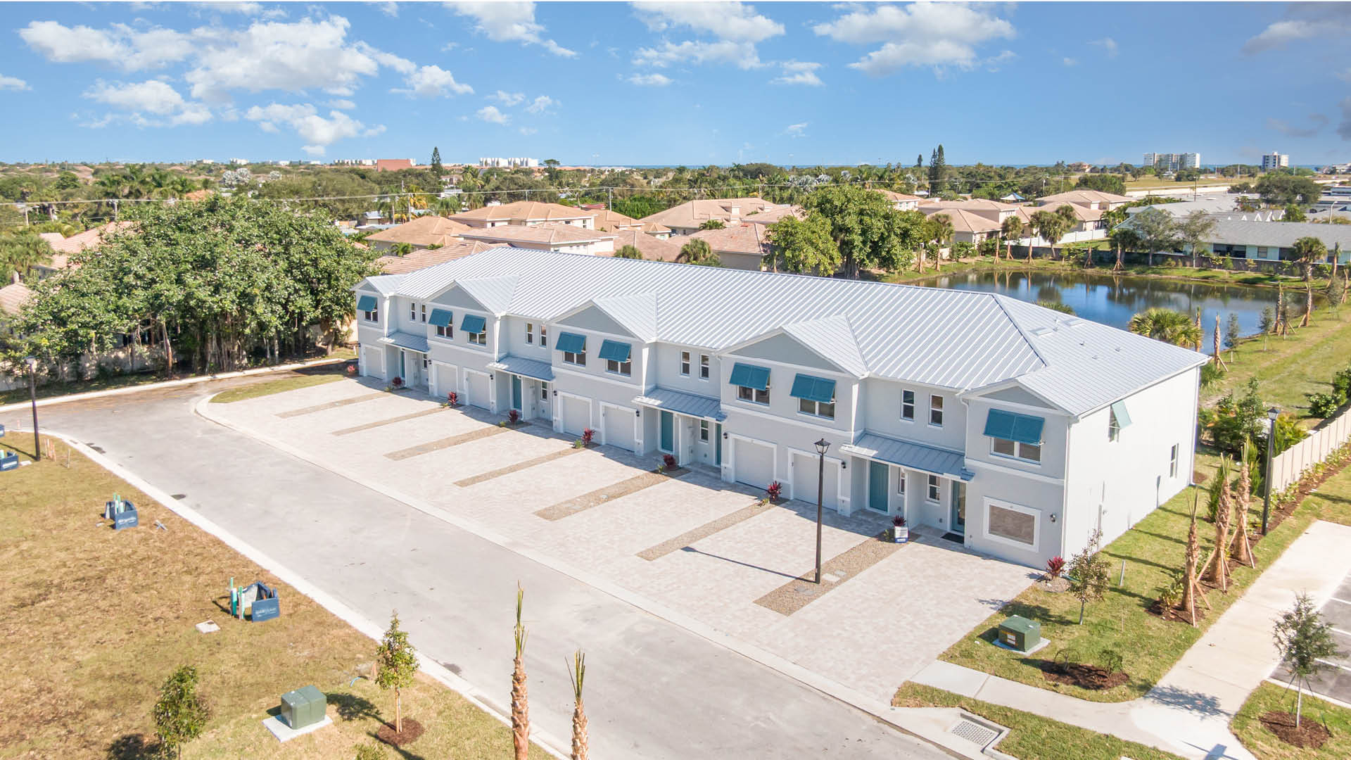 Aerial view of a Tortuga Cay featuring townhomes.