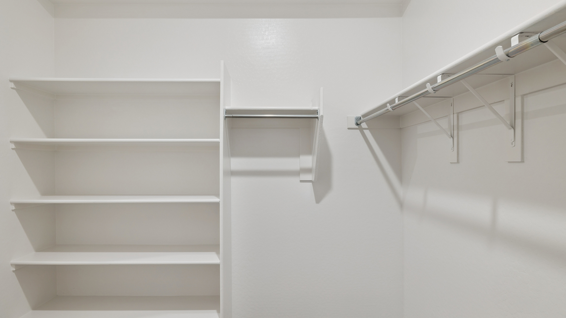 Primary suite with walk-in closet