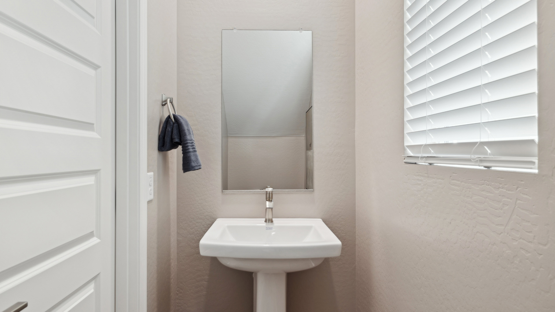 Powder room.