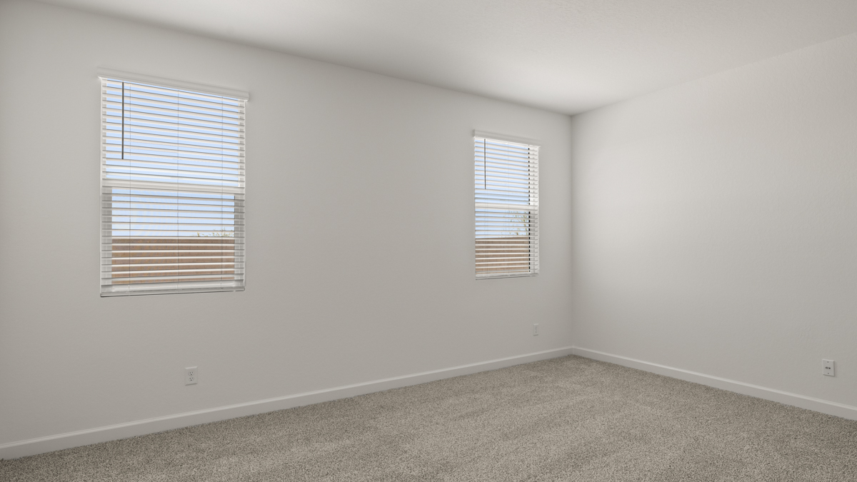 Secondary bedroom.