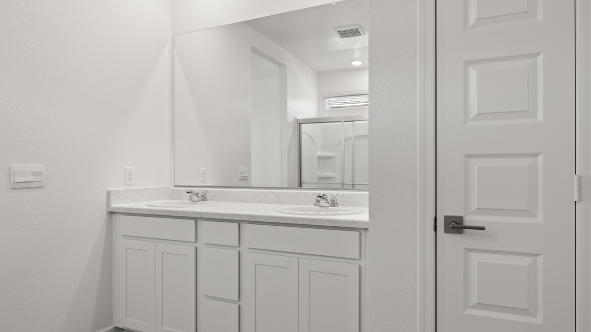 Secondary bathroom.