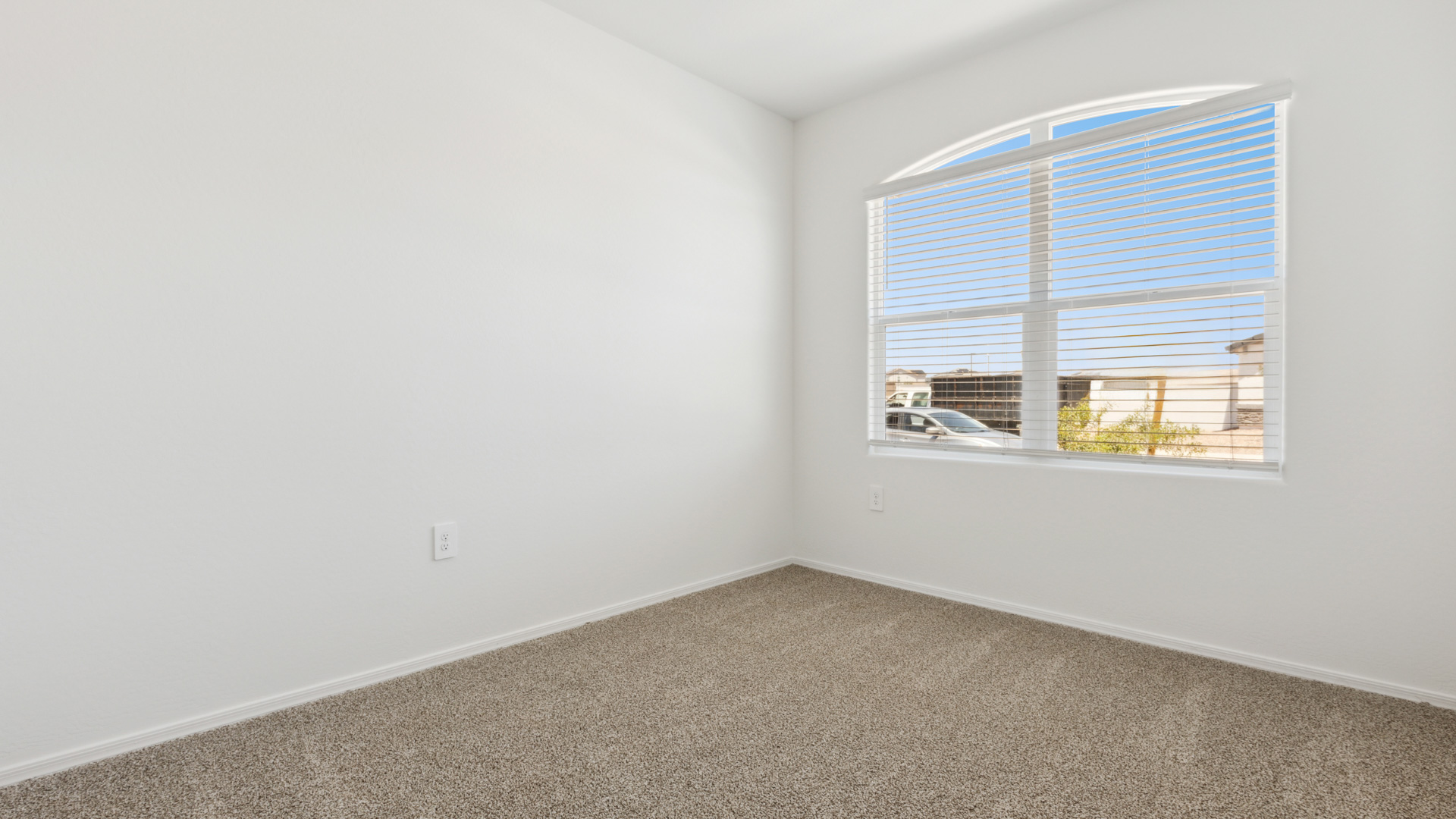 Guest room with carpet and a closet.
