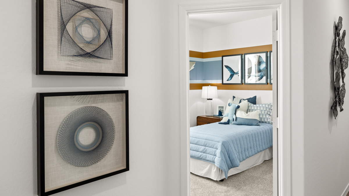 Extra guest bedroom.