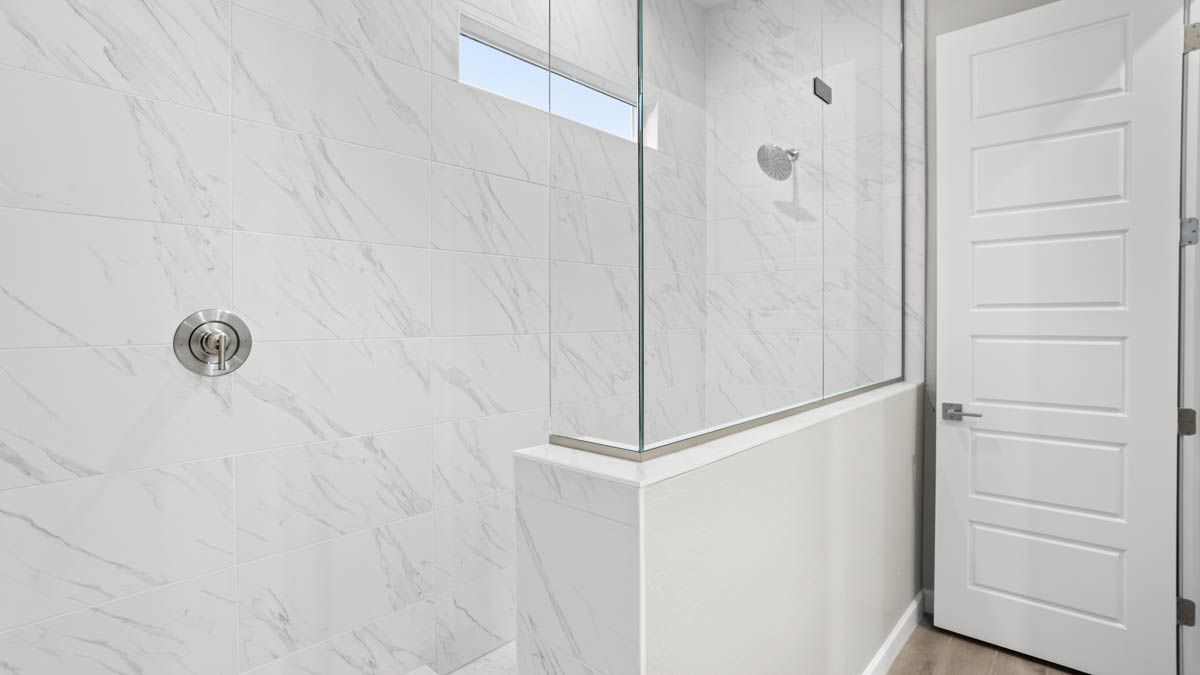 Owner's Suite Bathroom at Camino A Lago