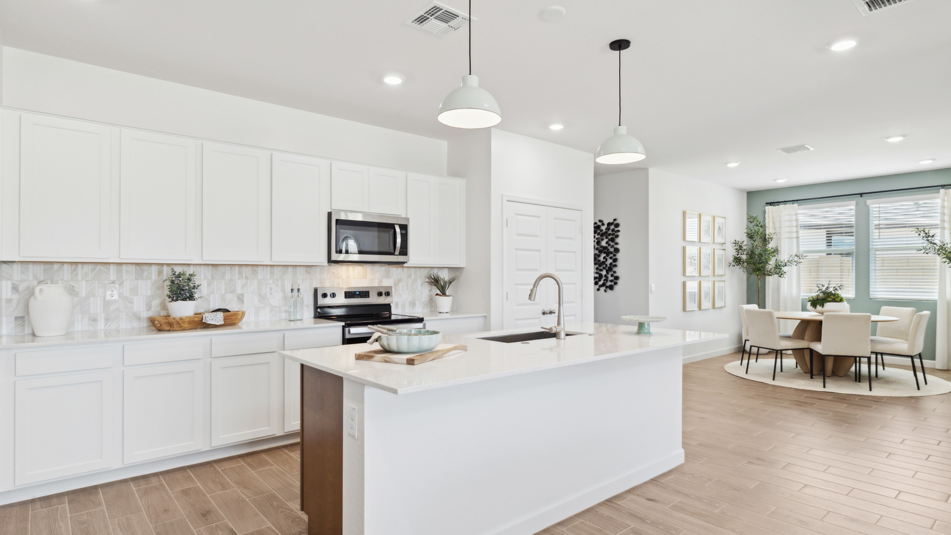 Kitchen & Dining Area