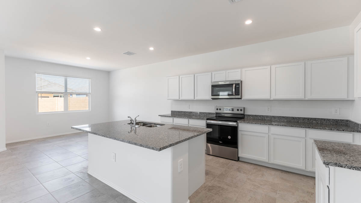 Yosemite kitchen and dining room