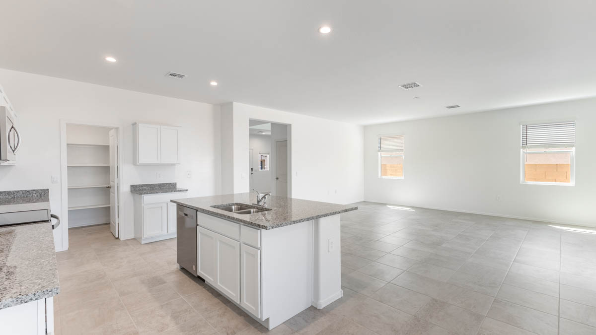 Yosmite kitchen and great room with windows