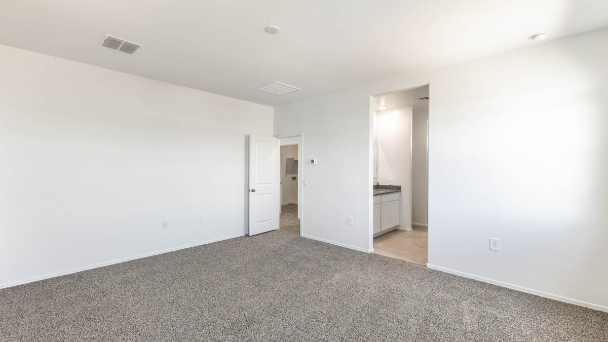 Yosemite bedroom with carpet flooring