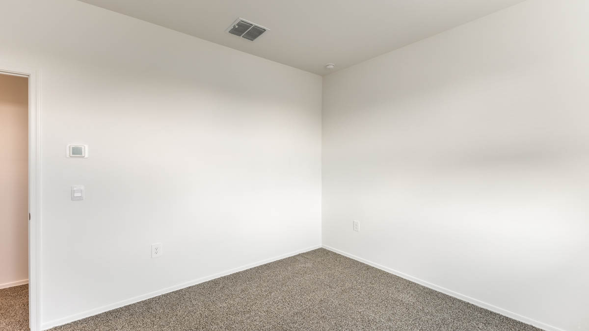 Yosemite bedroom with carpet flooring