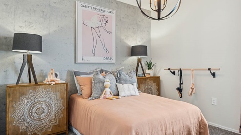Comfortable guest bedroom featuring neutral-toned walls, carpeted flooring, and a large closet.