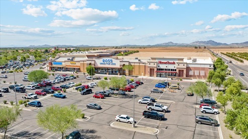 Nearby shopping the Casa Grande Promenade