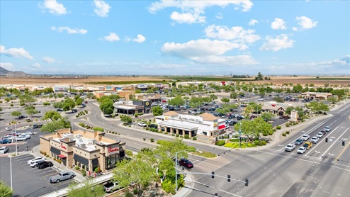 Nearby shopping the Casa Grande Promenade