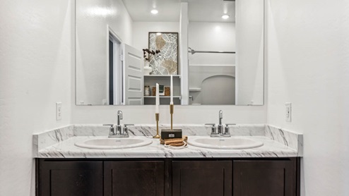 Primary bath with dual vanity sinks