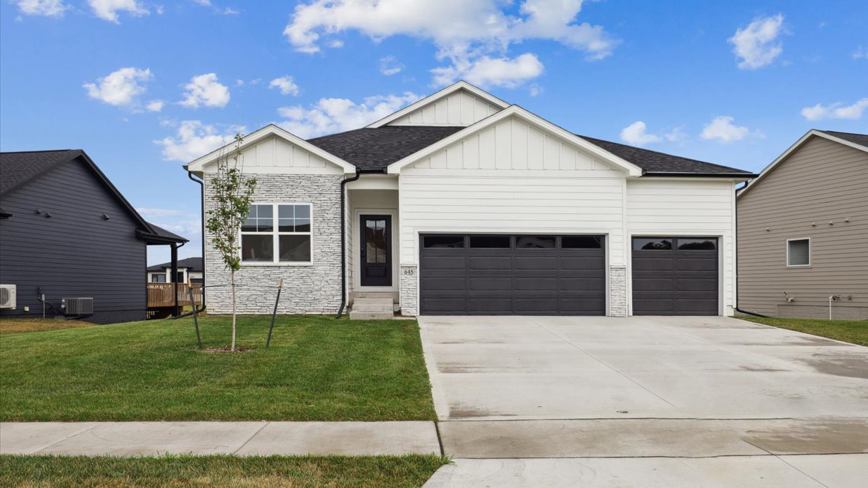 exterior of fairfield home with 3 car attached garage