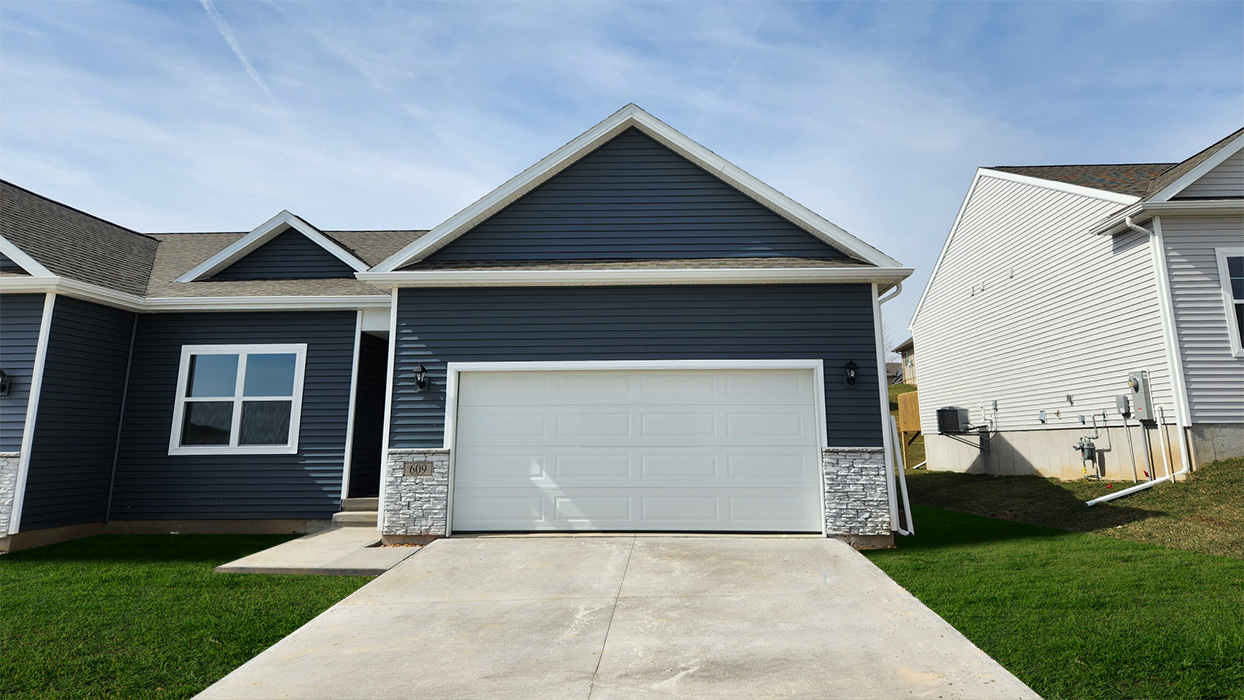 2617 E 50TH CT exterior
