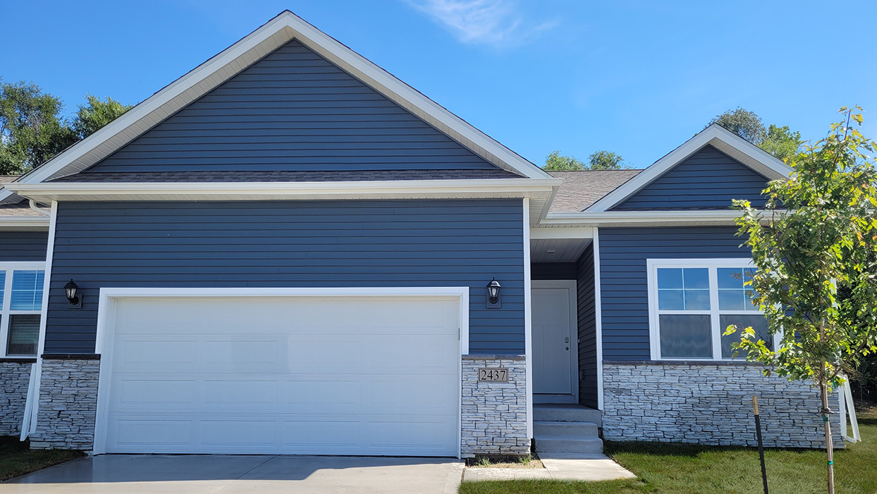 1056 Daisy Ln exterior