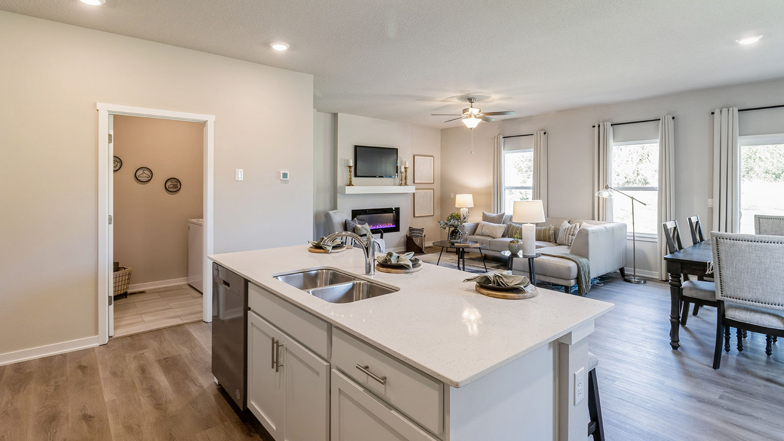 kitchen island with quartz countetops