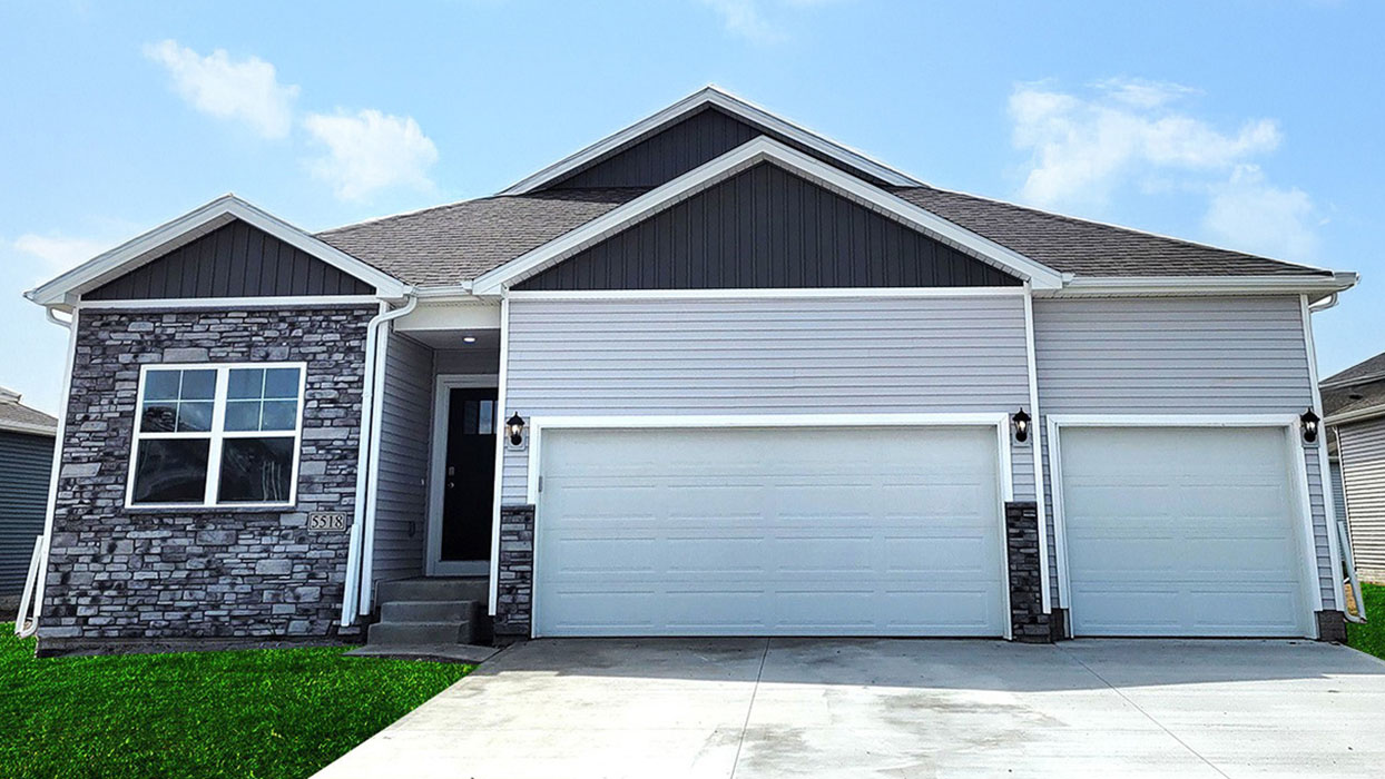 825 2ND ST NE exterior