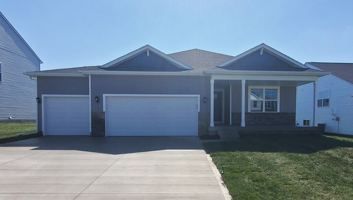 Available Home in Woods of Copper Creek Des Moines, IA D.R. Horton