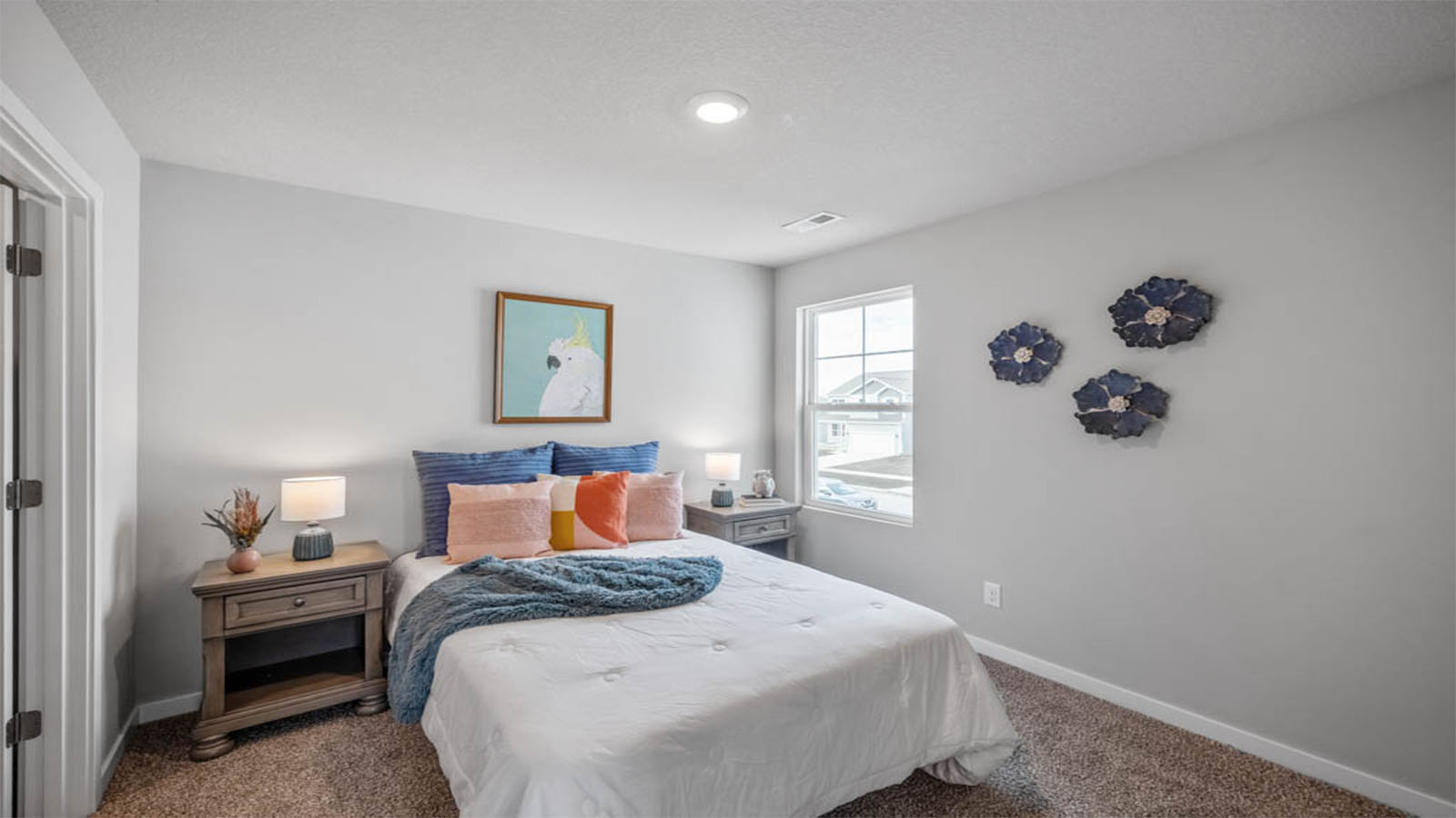Second bedroom with queen bed and nightstands
