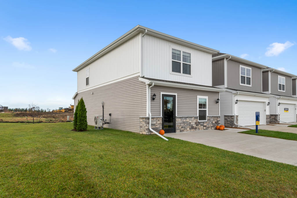 New Homes in Fox Ridge Townhomes WEST DES MOINES, IA D.R. Horton