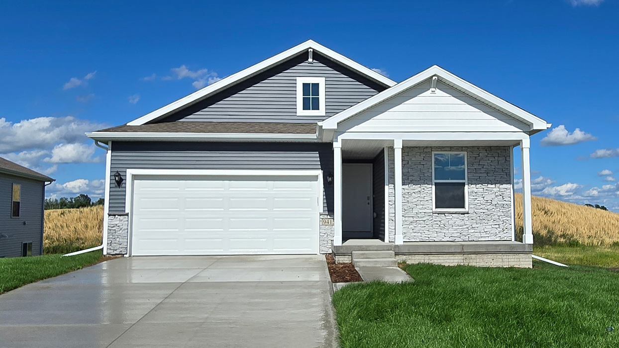5619 152nd Street, Urbandale, IA, Magnolia Heights By D.R. Horton 1-story, 2-car garage, 4-bedroom, 3-bath, grass yard