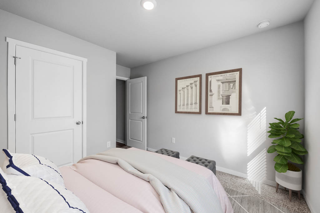 second bedroom with closet