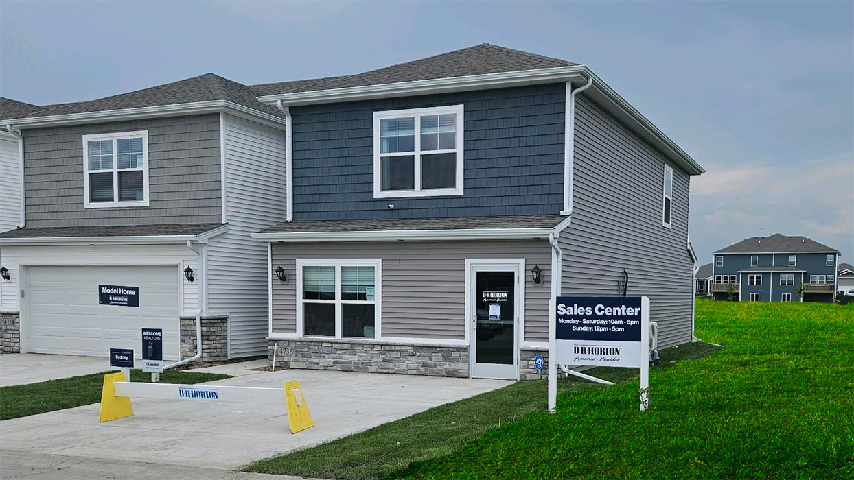 exterior of mallard prairie townhomes