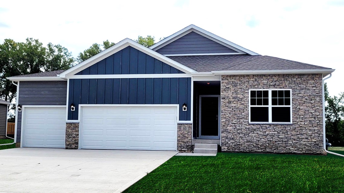16804 Plum Drive, Urbandale, Iowa, Highland Meadows By D.R. Horton 1-story, 2-car garage, 4-bedroom, 3-bath, grass yard