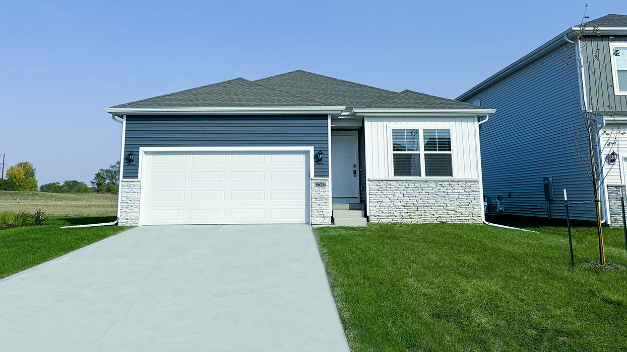3474 Craven DR exterior