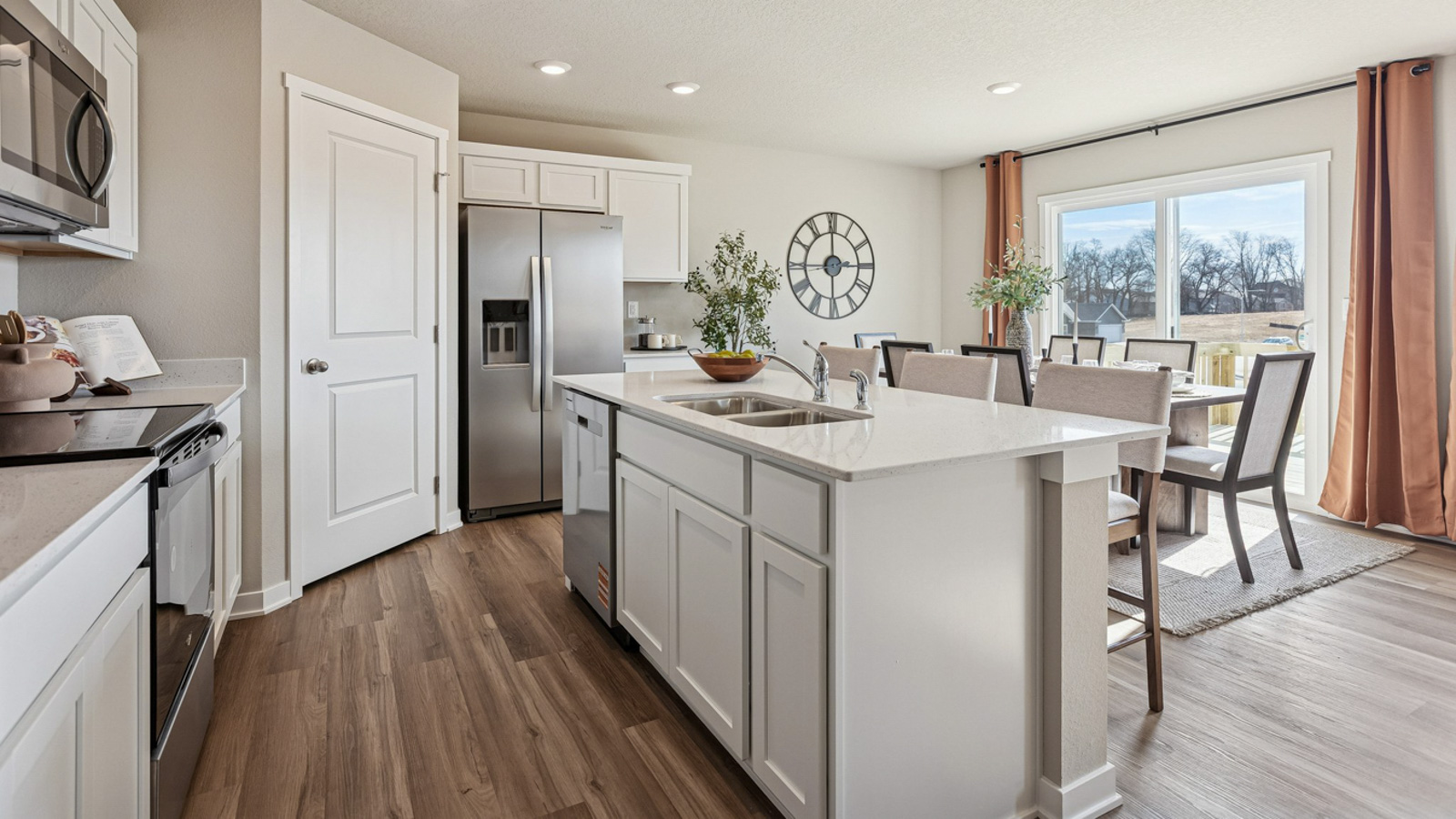 Overview of the Hamilton kitchen and dining area