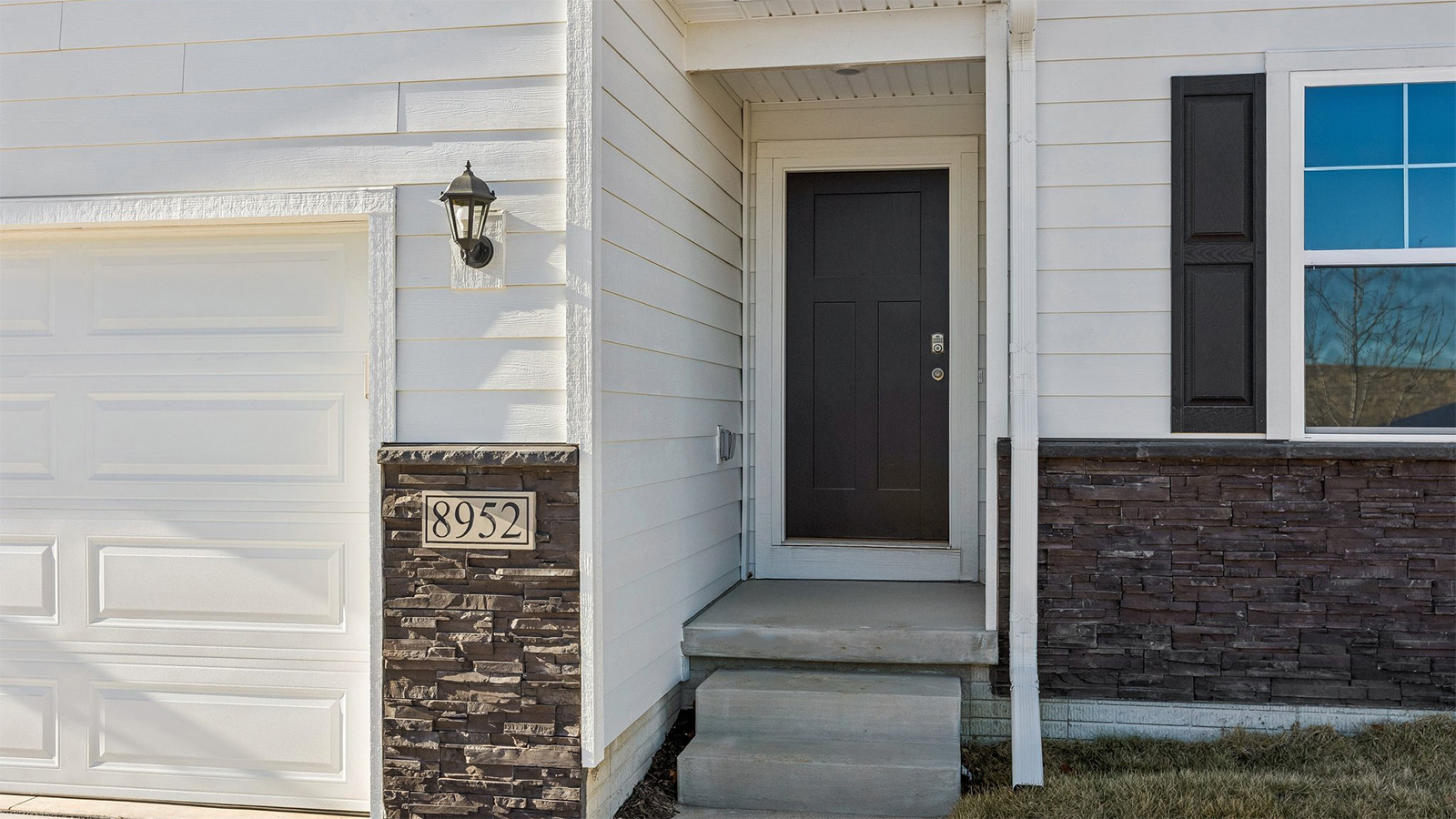 8952 N 167 Street, Bennington, NE, The Hill By D.R. Horton 1-story, Front porch