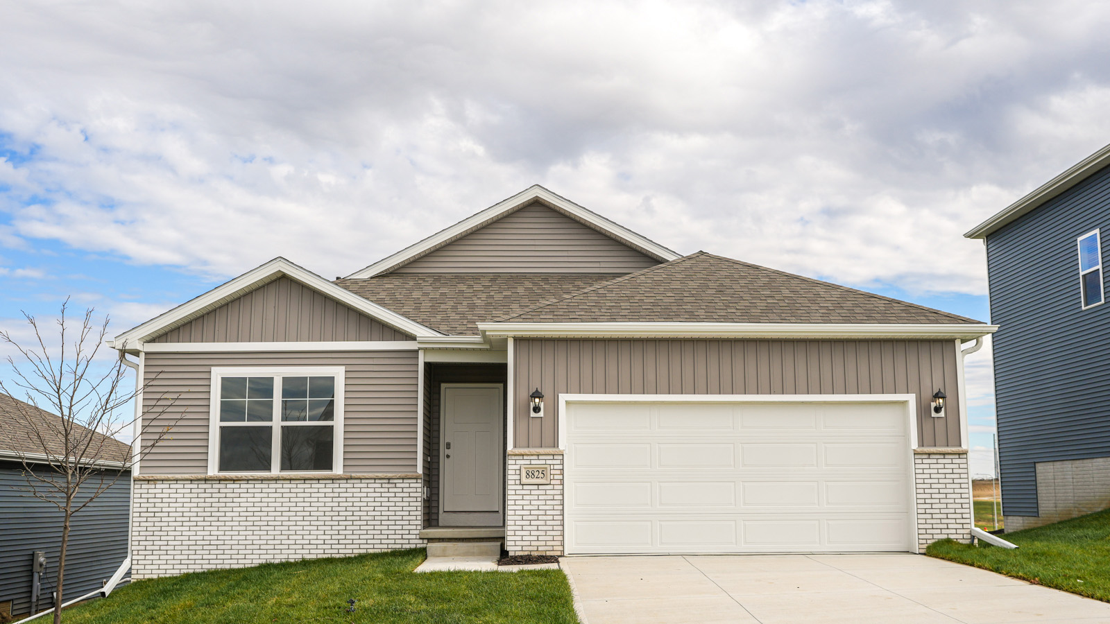 7103 S 204TH AVE exterior
