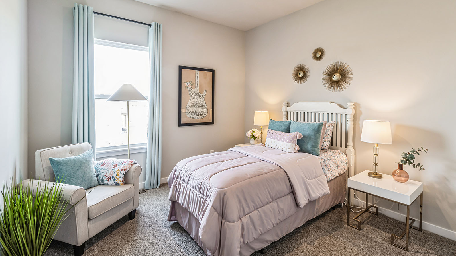 Bedroom with a single window.
