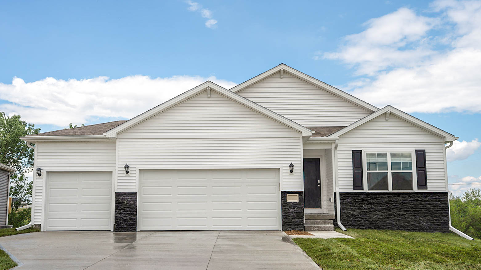17020 Craig St exterior