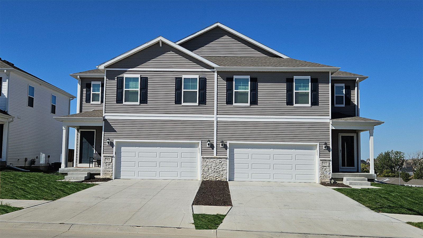 7805 N 169th St exterior