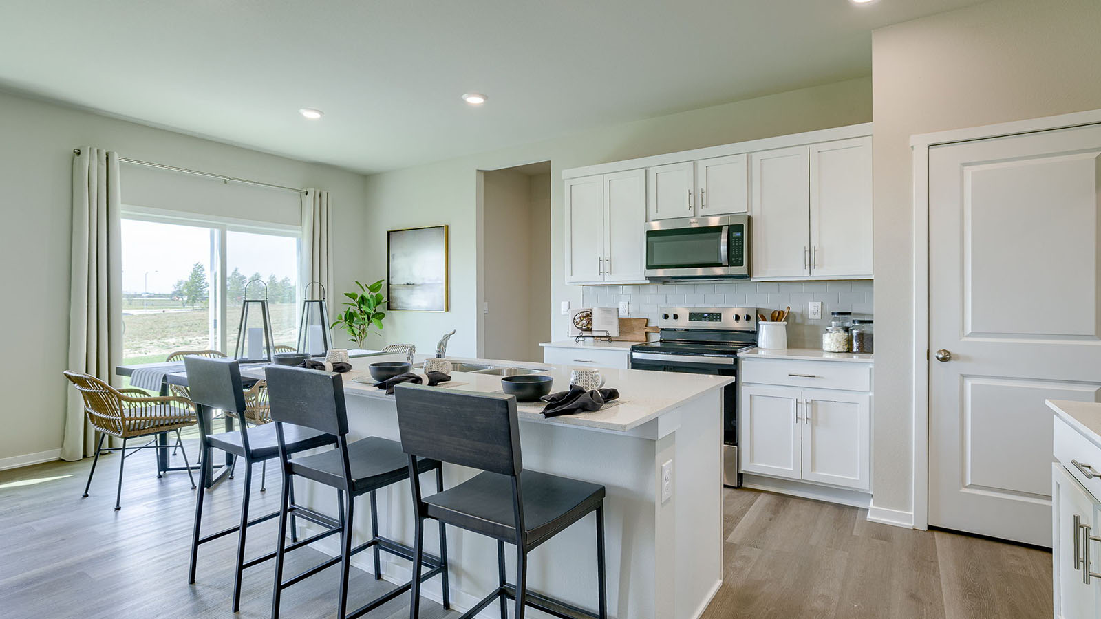Reagn kitchen and dining room showing the open concept layout