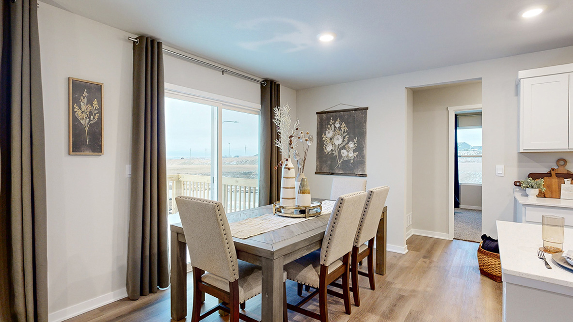 Dining room of the Reagan with a large table and 6 seats