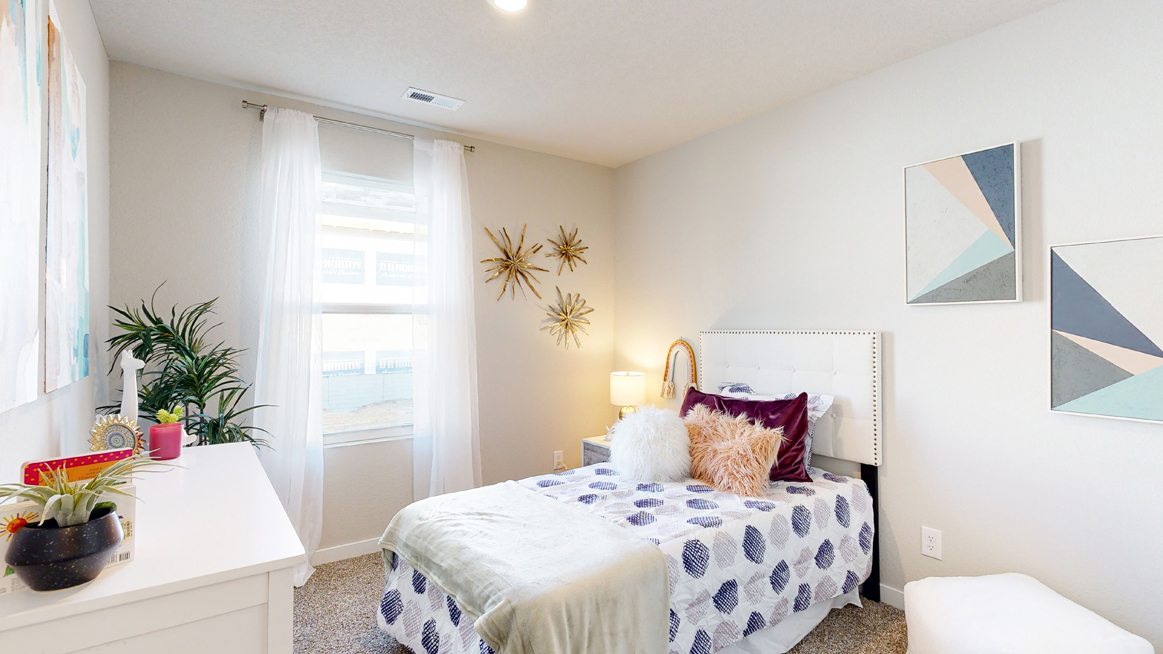 Fourth bedroom in the Freeport with a twin bed and dresser